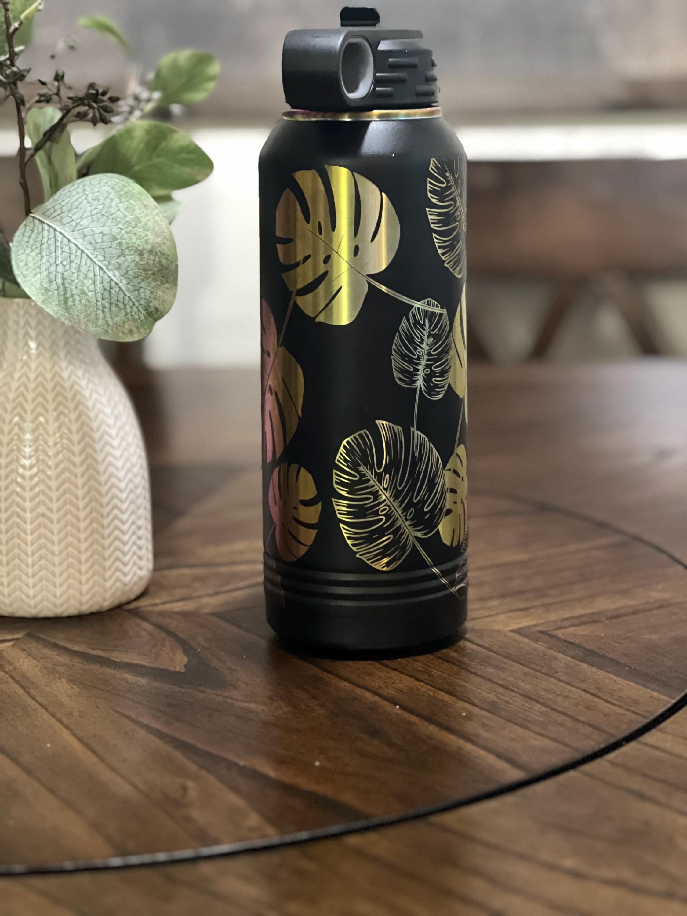 32 oz Engraved Monstera Leaf Wrap